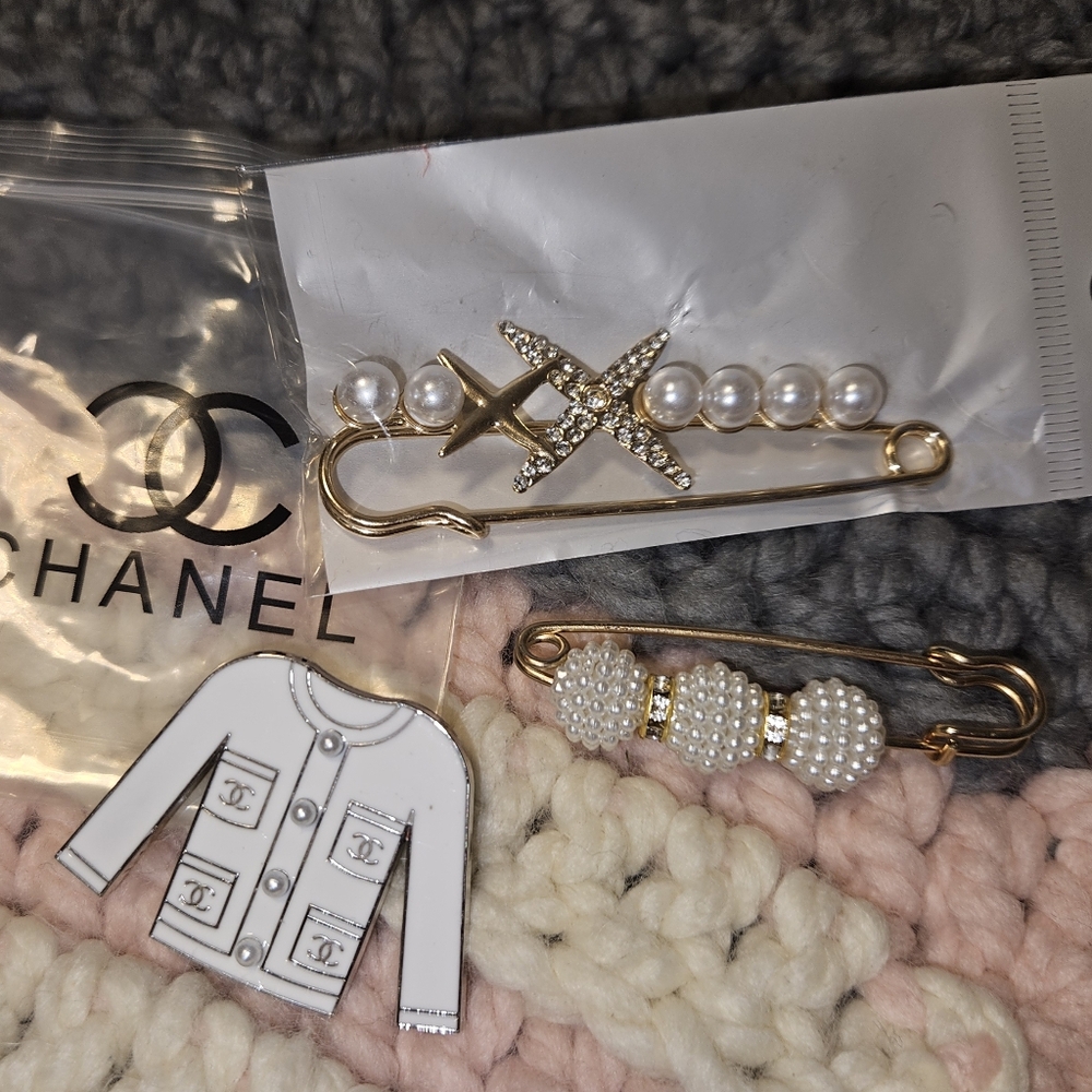 Elegant Gold and Pearl Hair Pin Set